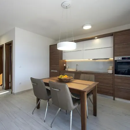 Family-friendly With Swimming Pool Sveti Filip I Jakov, Biograd - 19325 Apartamento