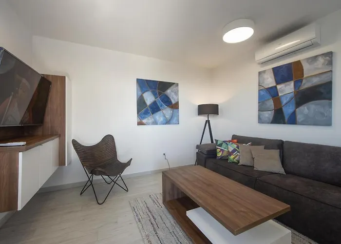 Апартаменты Family-friendly With Swimming Pool Sveti Filip I Jakov, Biograd - 19325 Свети-Филип-и-Яков