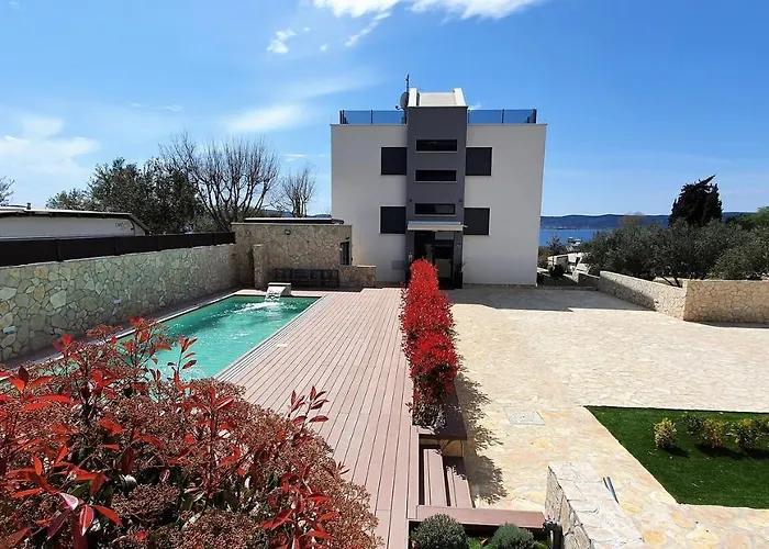 Апартаменты Family-friendly With Swimming Pool Sveti Filip I Jakov, Biograd - 19325 Свети-Филип-и-Яков