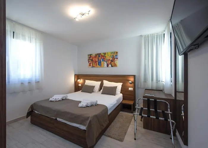 Family-friendly With Swimming Pool Sveti Filip I Jakov, Biograd - 19325 * Свети-Филип-и-Яков