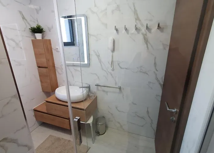 Апартаменты Family-friendly With Swimming Pool Sveti Filip I Jakov, Biograd - 19325 Свети-Филип-и-Яков